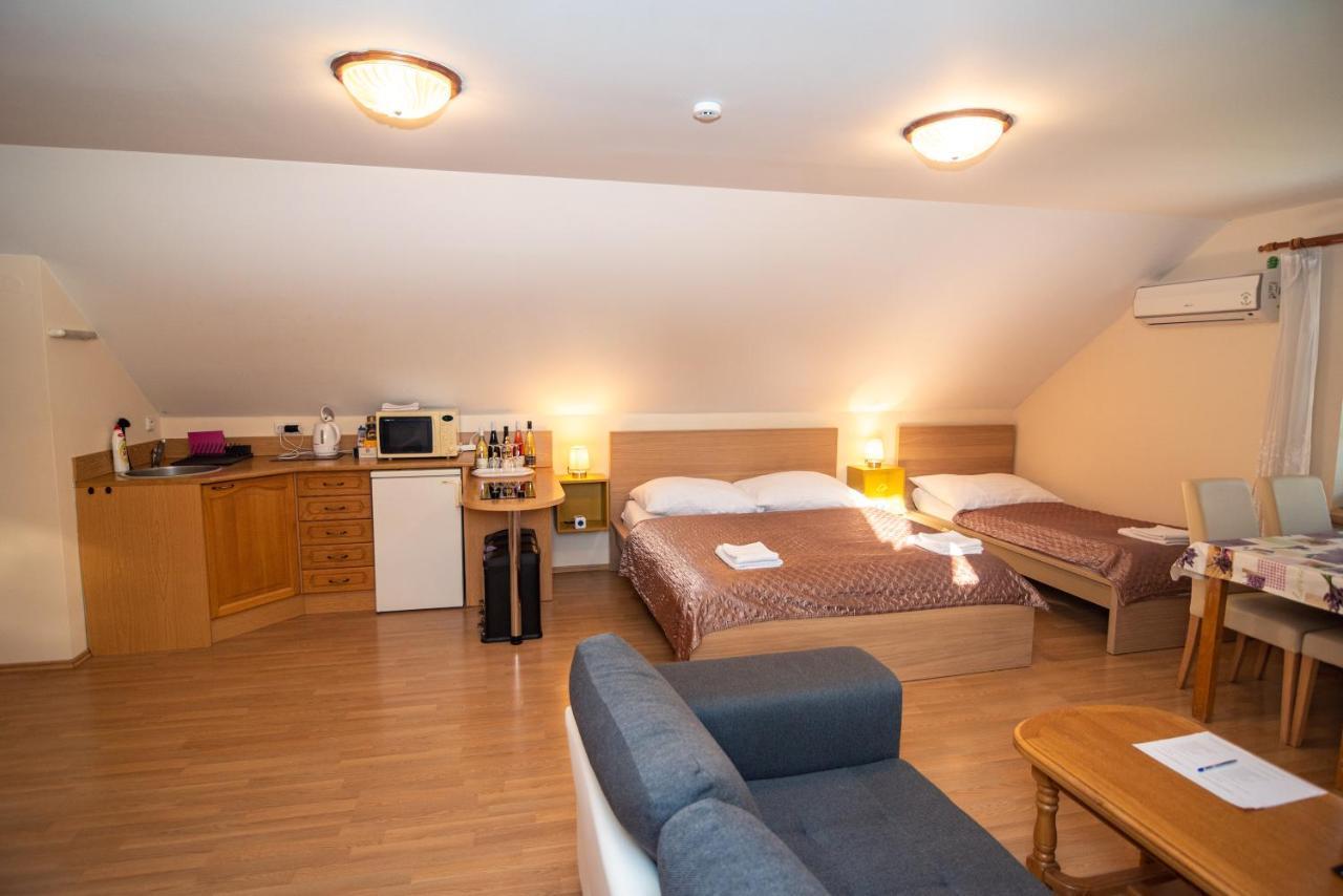 Apartman A Ubytovani U Machu Mikulov Exterior photo