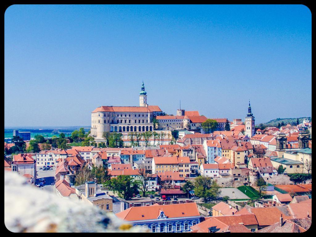 Apartman A Ubytovani U Machu Mikulov Exterior photo