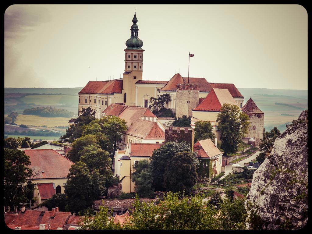Apartman A Ubytovani U Machu Mikulov Exterior photo